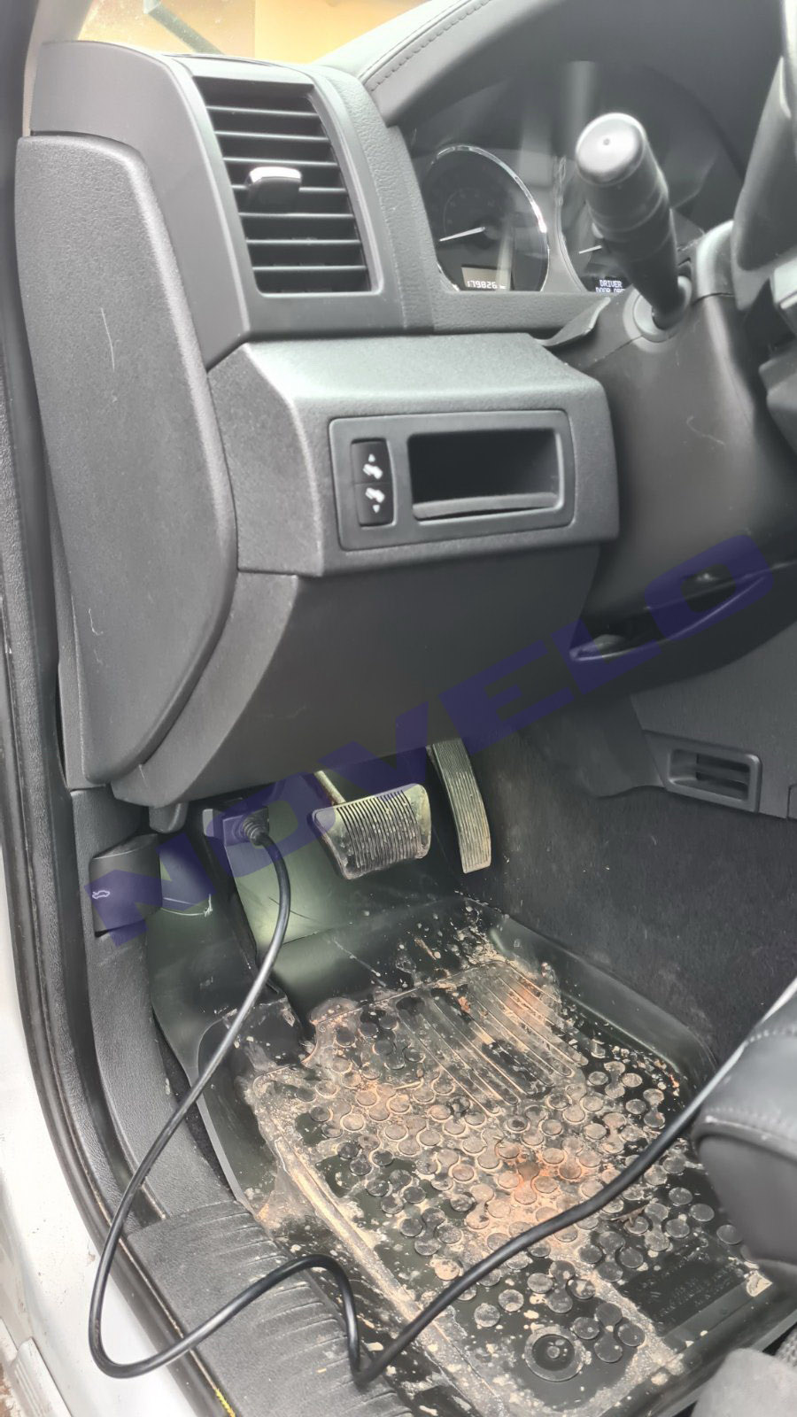 OBD zásuvka  Ford c max 2014